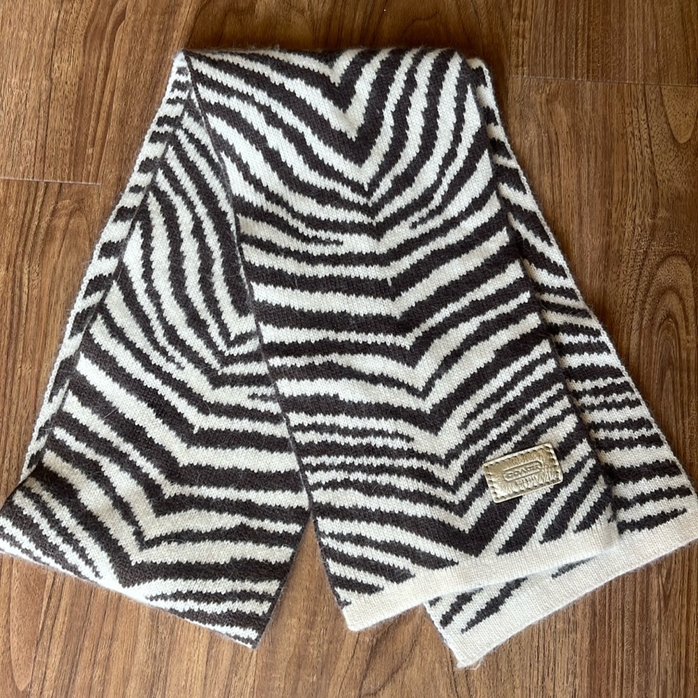 Vintage Coach scarf. Like new. Non smoker. Barely used.